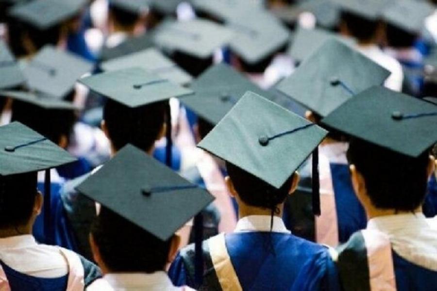دانشجویان، نخبگان و دانش‌آموزان نیازمند حمایتند