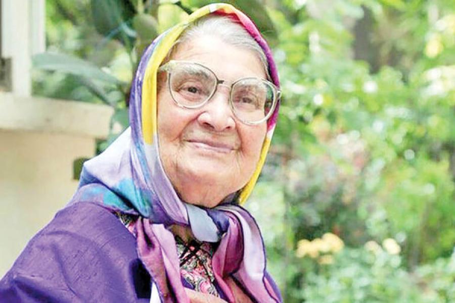 توران میرهادی: بانوی مُدبر، عشق و صلح